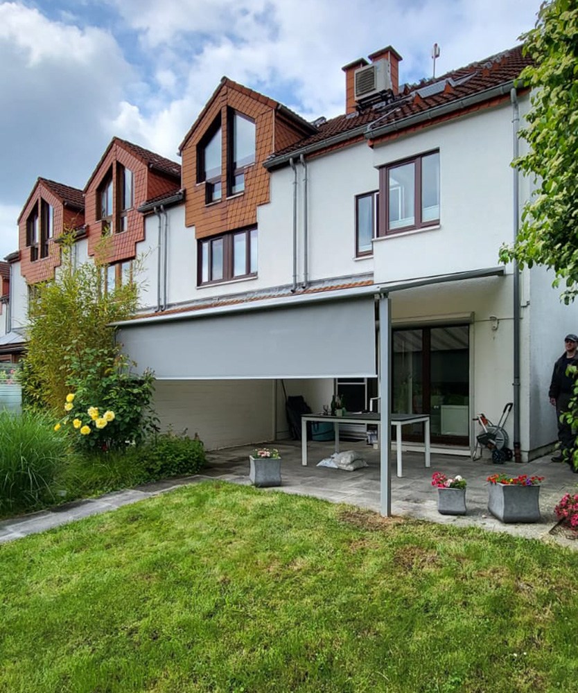 Pergolamarkise von Profilbau Scheil mit Vertikalmarkise