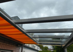 Terrassendach mit Unterglasmarkise von Profilbau Scheil