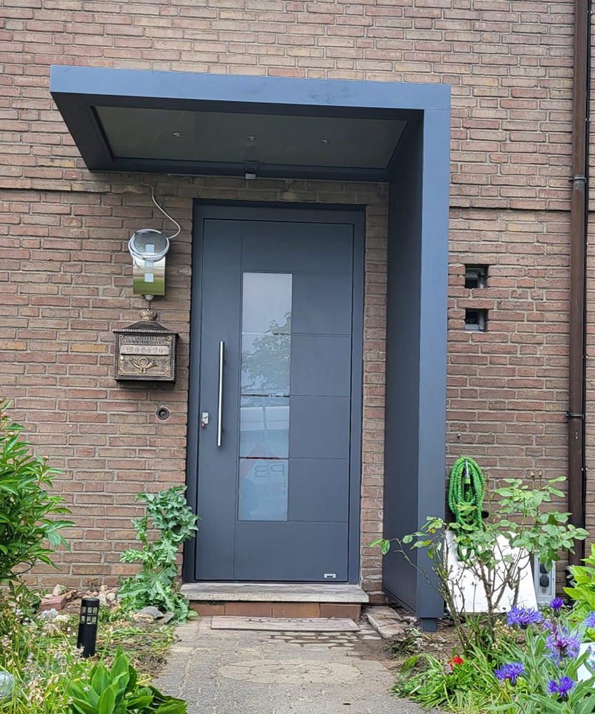 Haustür Vordach Platin mit Seitenteil von Profilbau Scheil